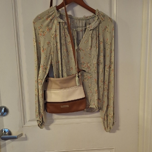 Floral Blouse 100% Rayon - Picture 1 of 4